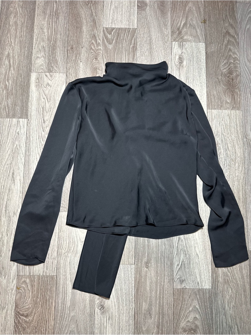 Aritzia Babaton Sable Satin Shirt Women’s Size Small